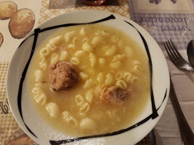 Sopa de pelotitas y galets